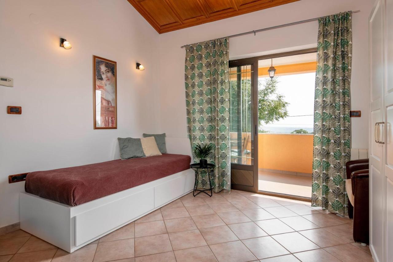 Kaštelir Villa Margerita With Private Pool, Yard And Parking מראה חיצוני תמונה